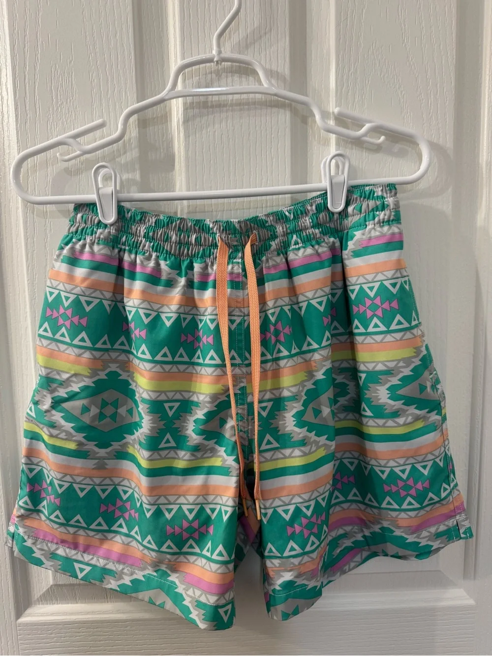 chubbies Men’s Swim Trunks Size M 5.5” Inseam teal Aztec print